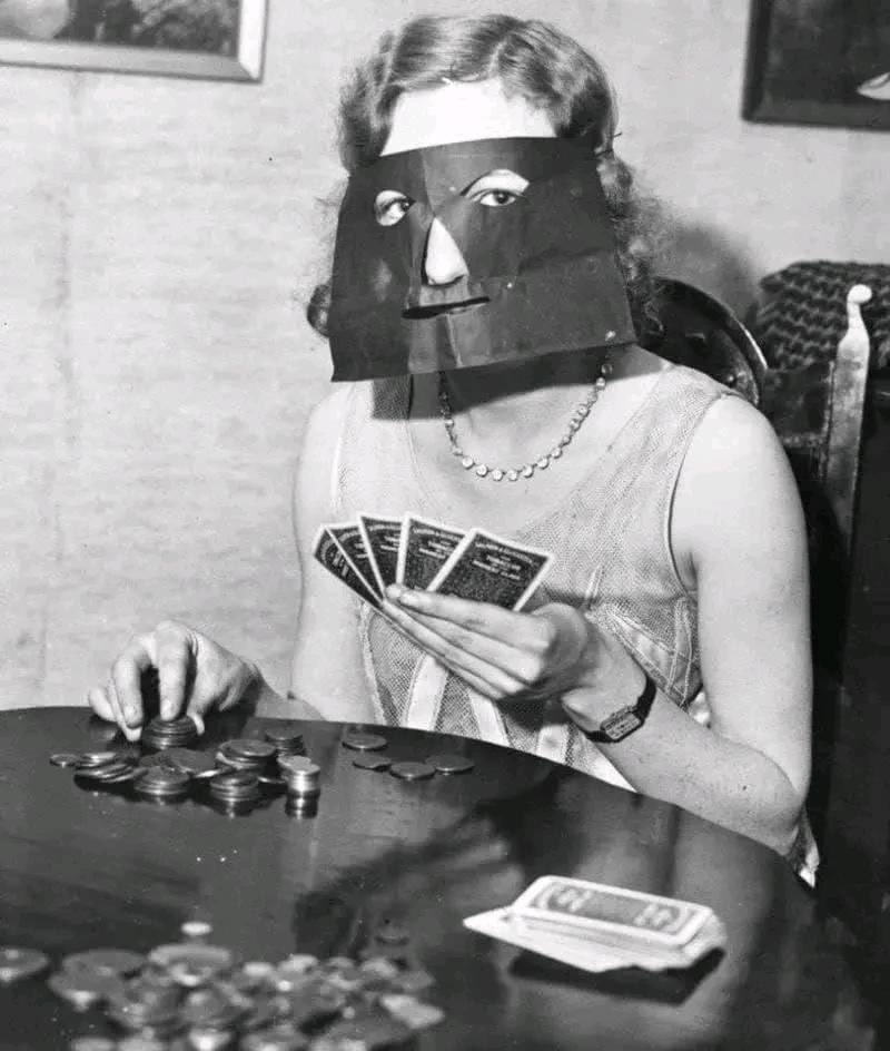 маска для покера 1937 media_Fuk-HexWIAMuODU.jpg