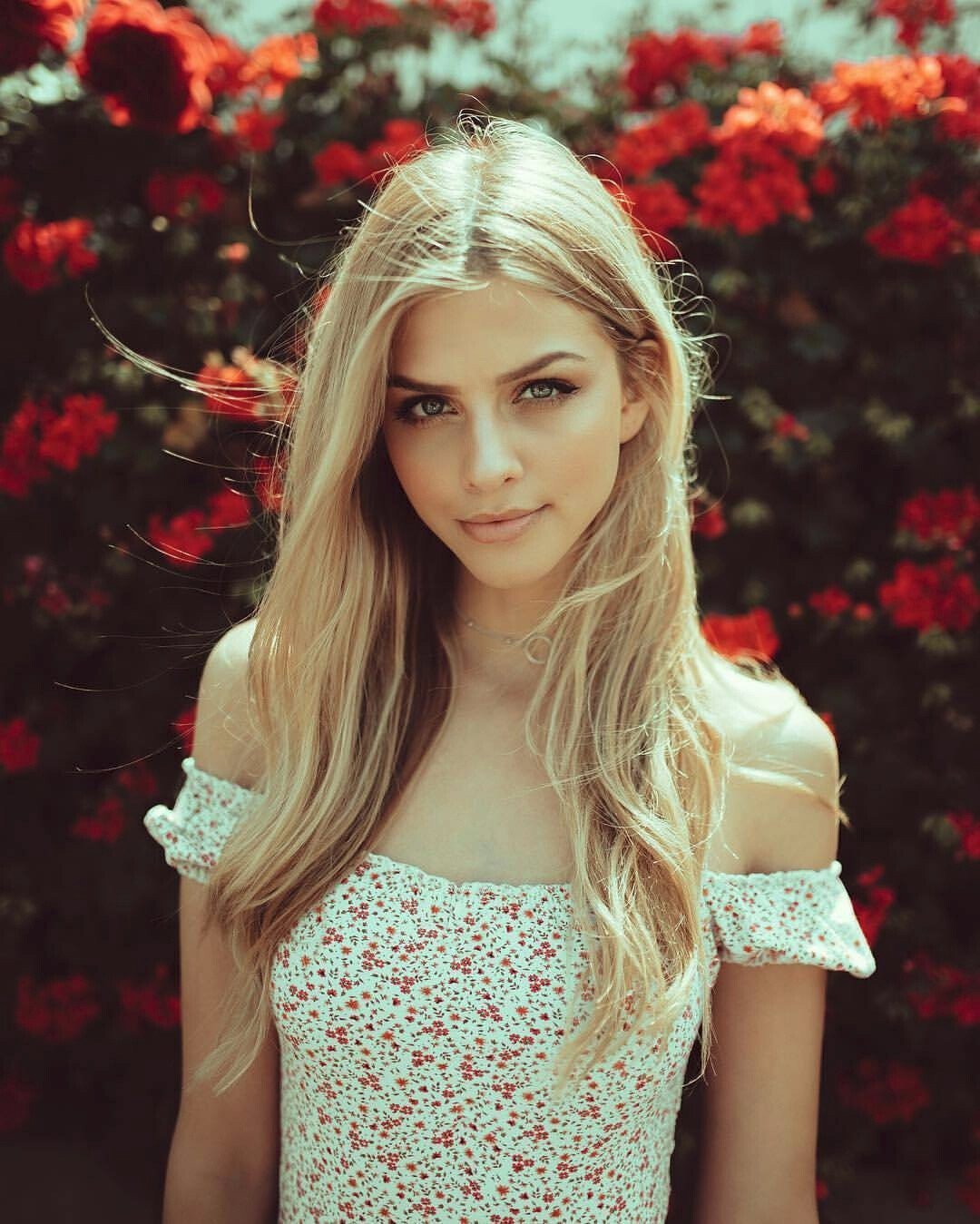 Marina Laswick лицо. Милая девушка.